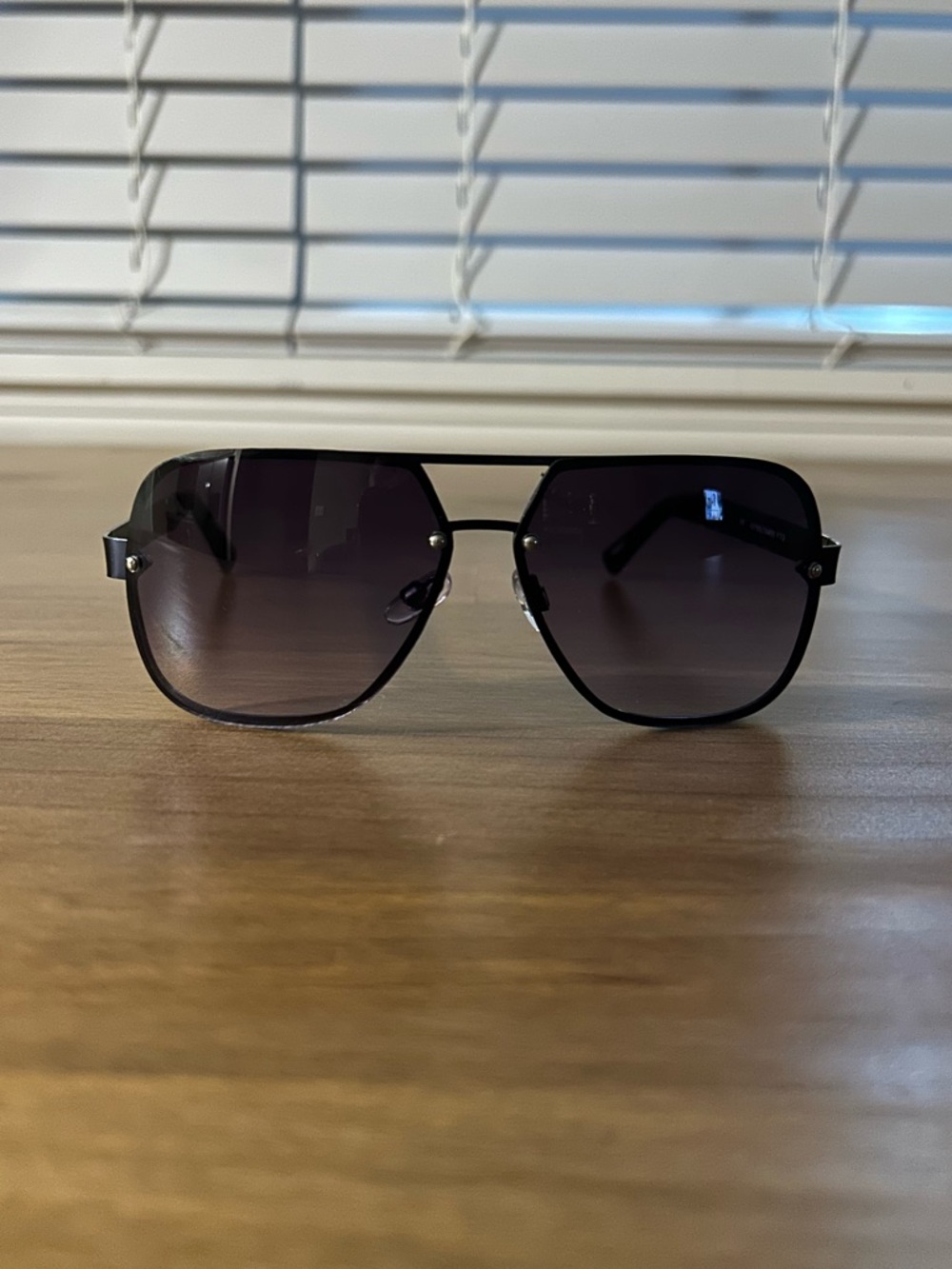 Women’s Black Aviator Sunglasses